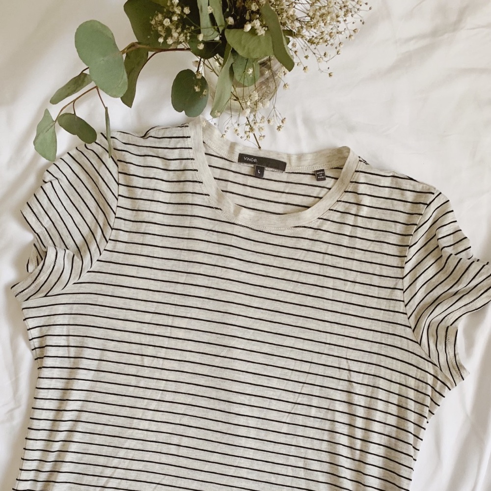 ✨SOLD✨ EUC - Vince Stripe Tee